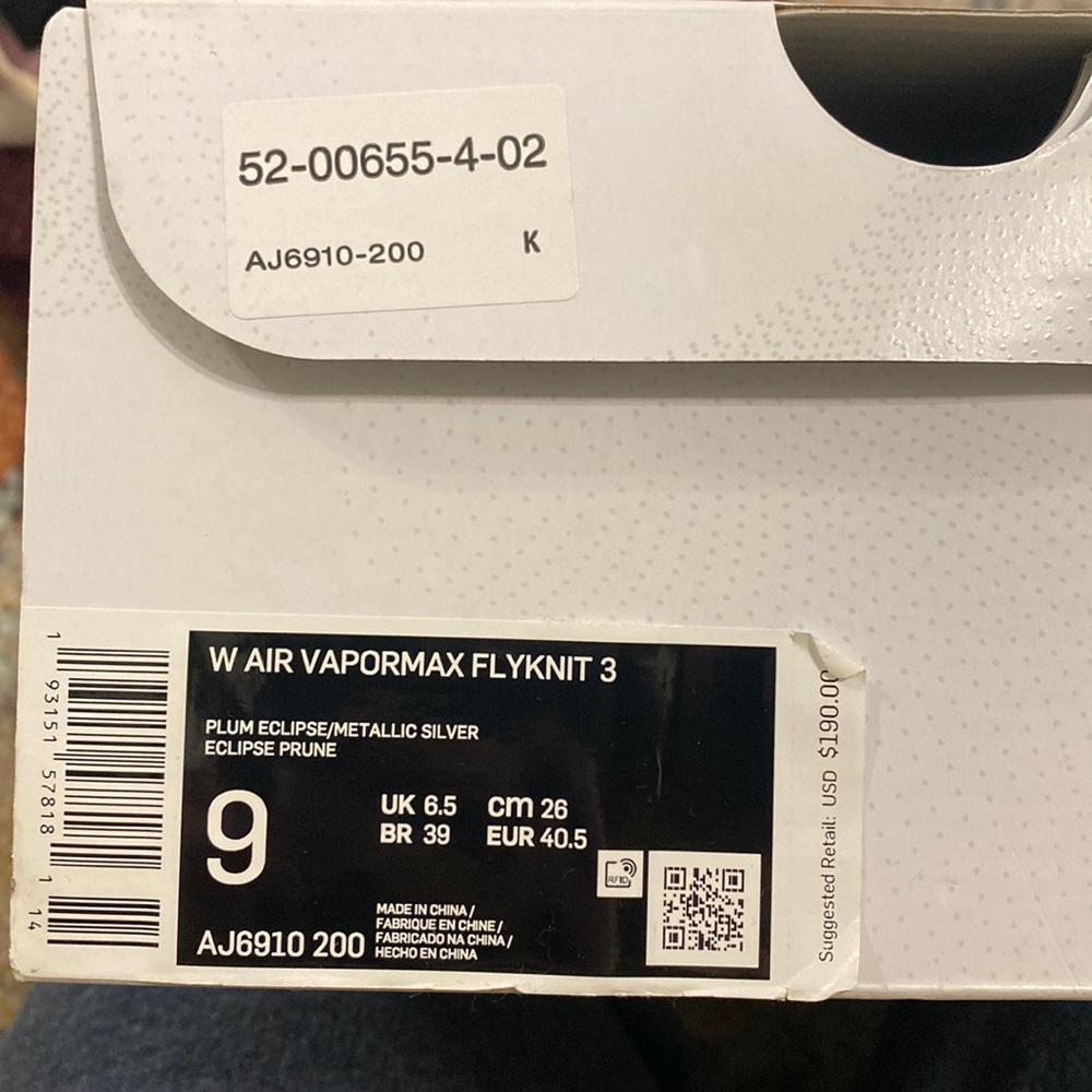 Nike vapor max! Womens size 9! They are gently worn.